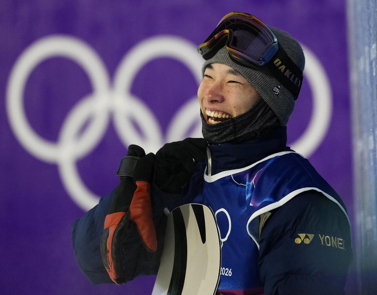5日、男子ビッグエア予選　3回目を終え笑顔の木村葵来（共同）