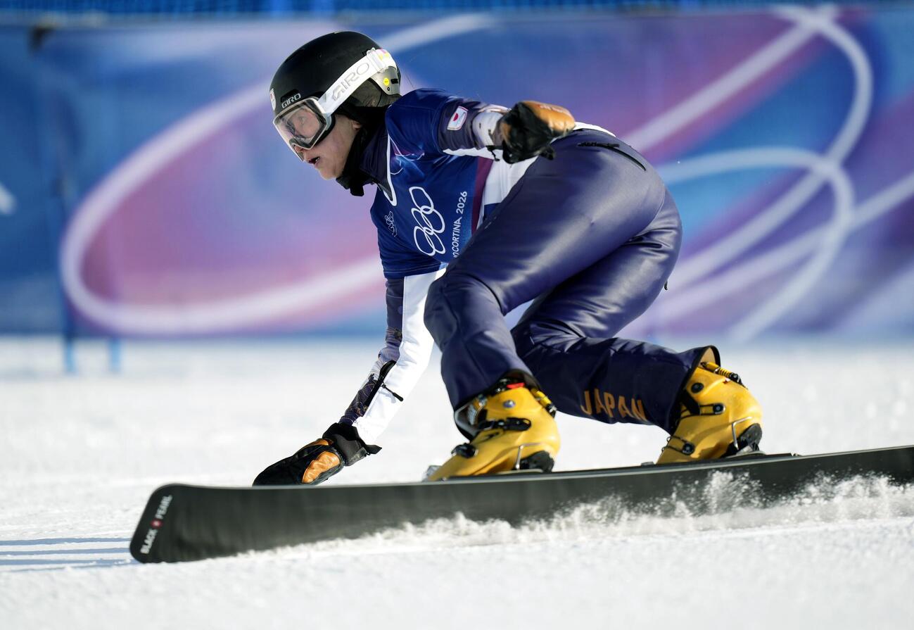 女子パラレル大回転予選　滑走する竹内智香＝リビーニョ（共同）