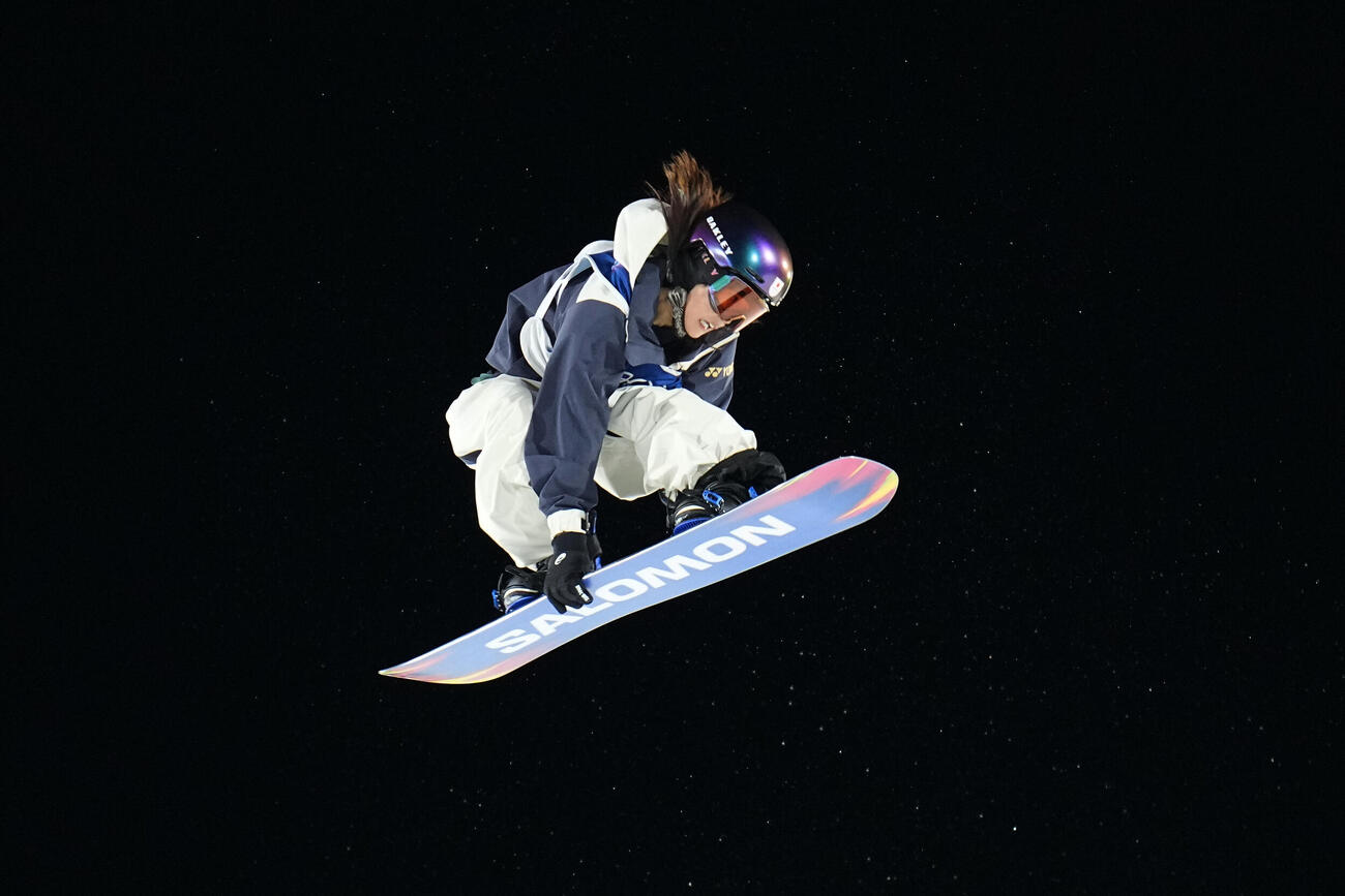 スノーボード女子ビッグエア予選　村瀬心椛の1回目のジャンプ（AP）