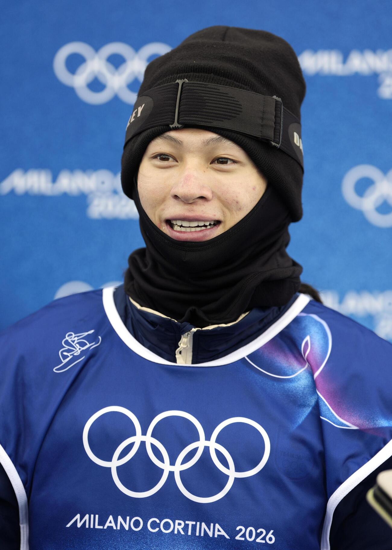 男子ハーフパイプの公式練習を終え、笑顔で取材に応じる平野歩夢（共同）