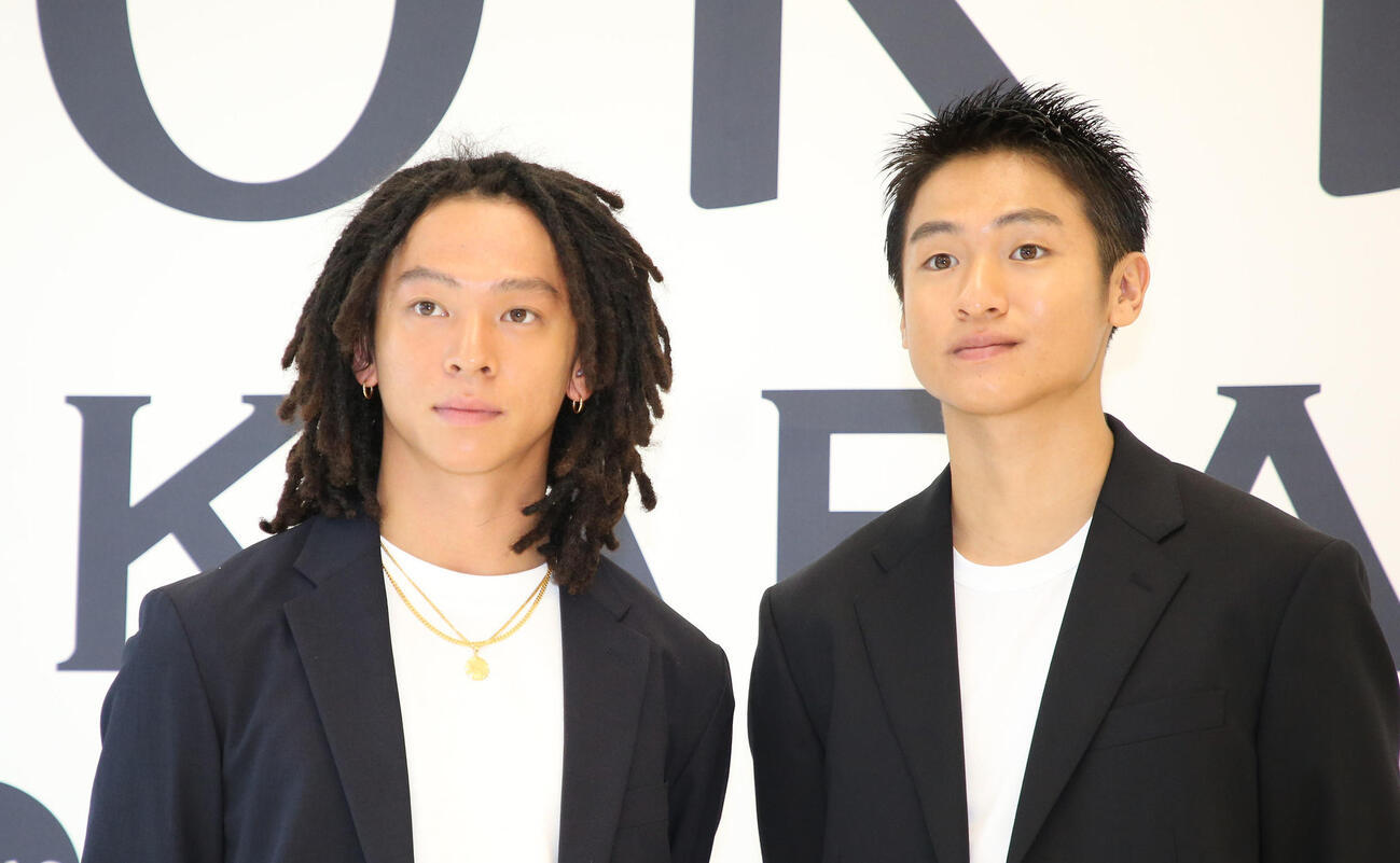 平野歩夢（左）と平野海祝（22年9月撮影）