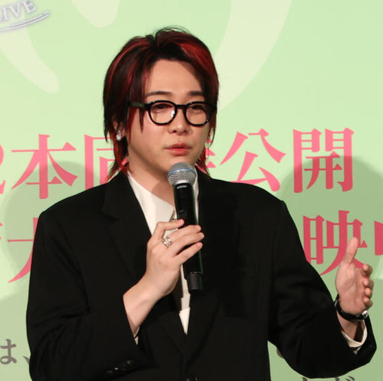 Mrs.GREEN APPLE。左から藤澤涼架、大森元貴、若井滉斗（2025年撮影）