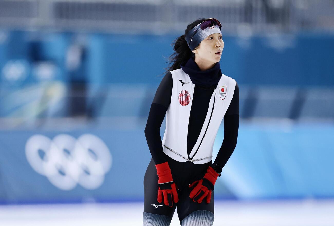 試合会場で調整するミラノ・コルティナ冬季五輪スピードスケート女子代表の高木美帆（共同）