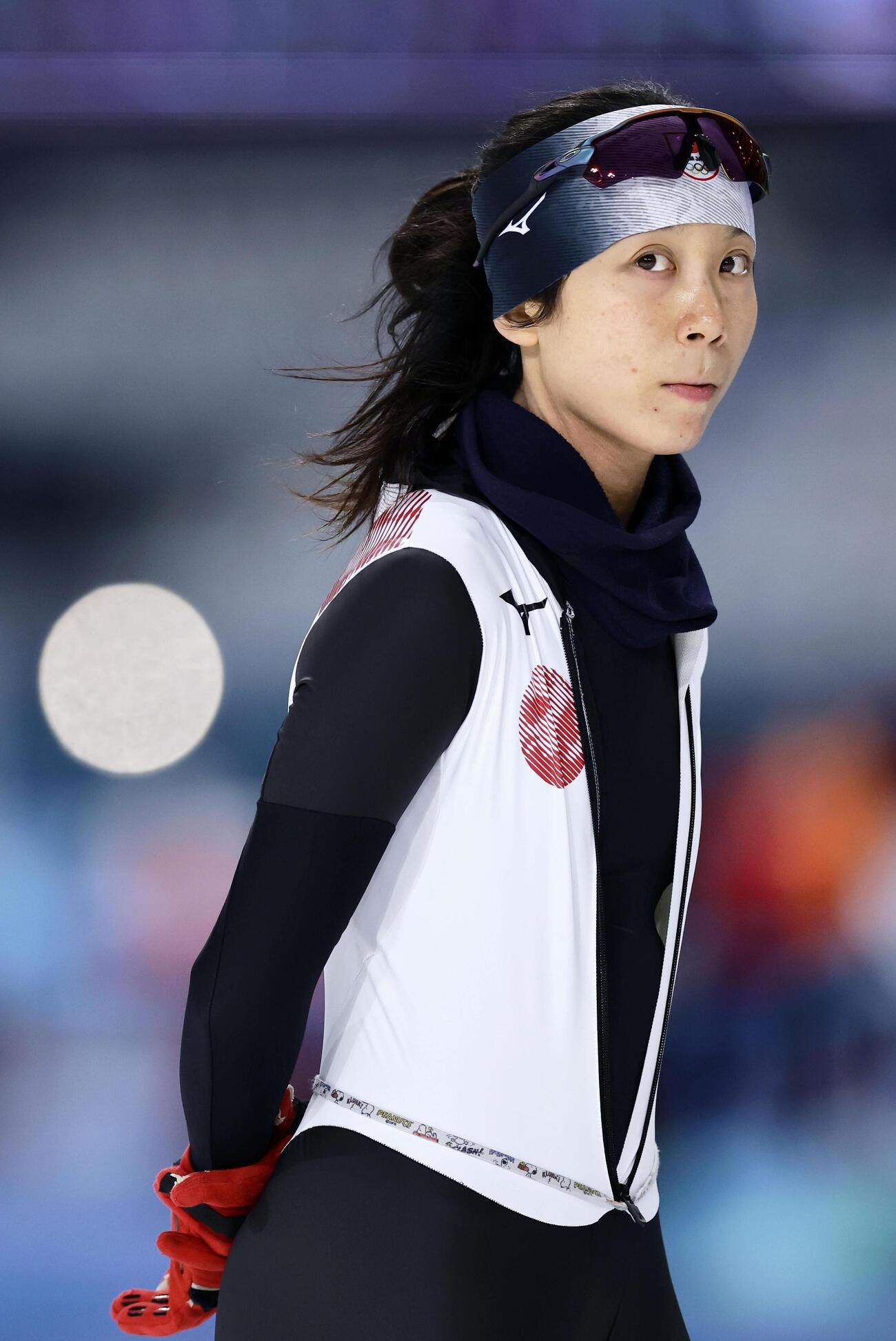 試合会場で調整する高木美帆（共同）