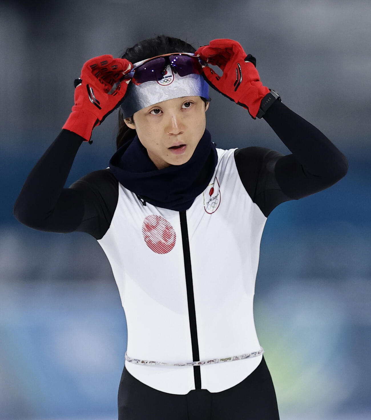 試合会場で調整する高木美帆（共同）