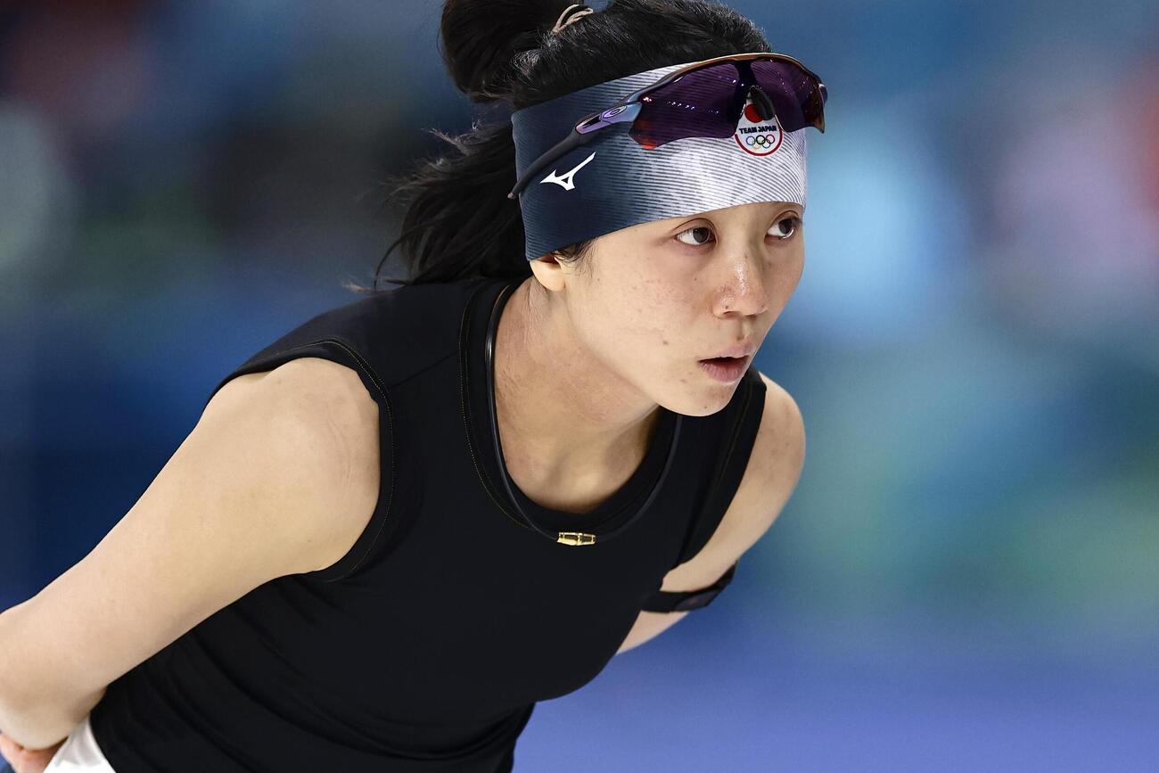 試合会場で調整する高木美帆（共同）
