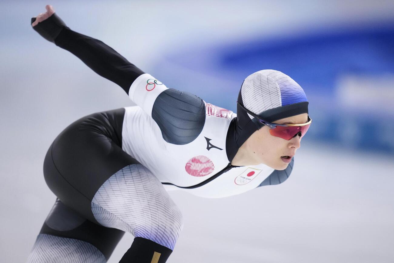 女子1000 メートル 　滑走する山田梨央＝ミラノ（共同）