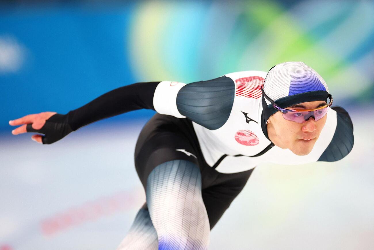 スピードスケート男子1000ｍ決勝で滑走する野々村太陽（ロイター）
