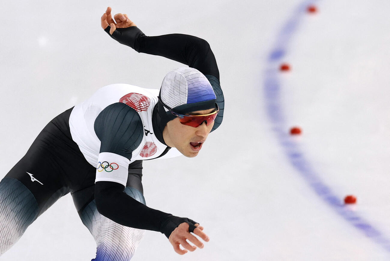 スピードスケート男子500 メートル 　滑走する倉坪克拓（ロイター）