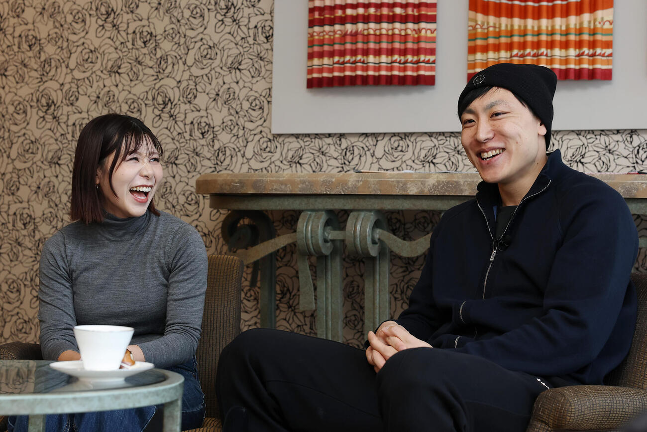 新濱立也と妻でロコ・ソラーレの吉田夕梨花（25年12月）