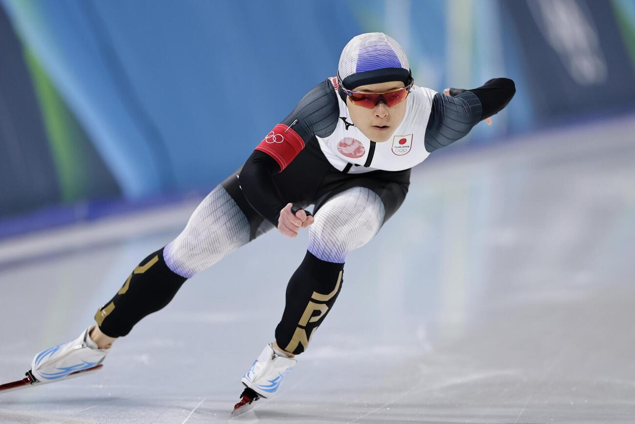女子500メートル 　滑走する山田梨央（共同）