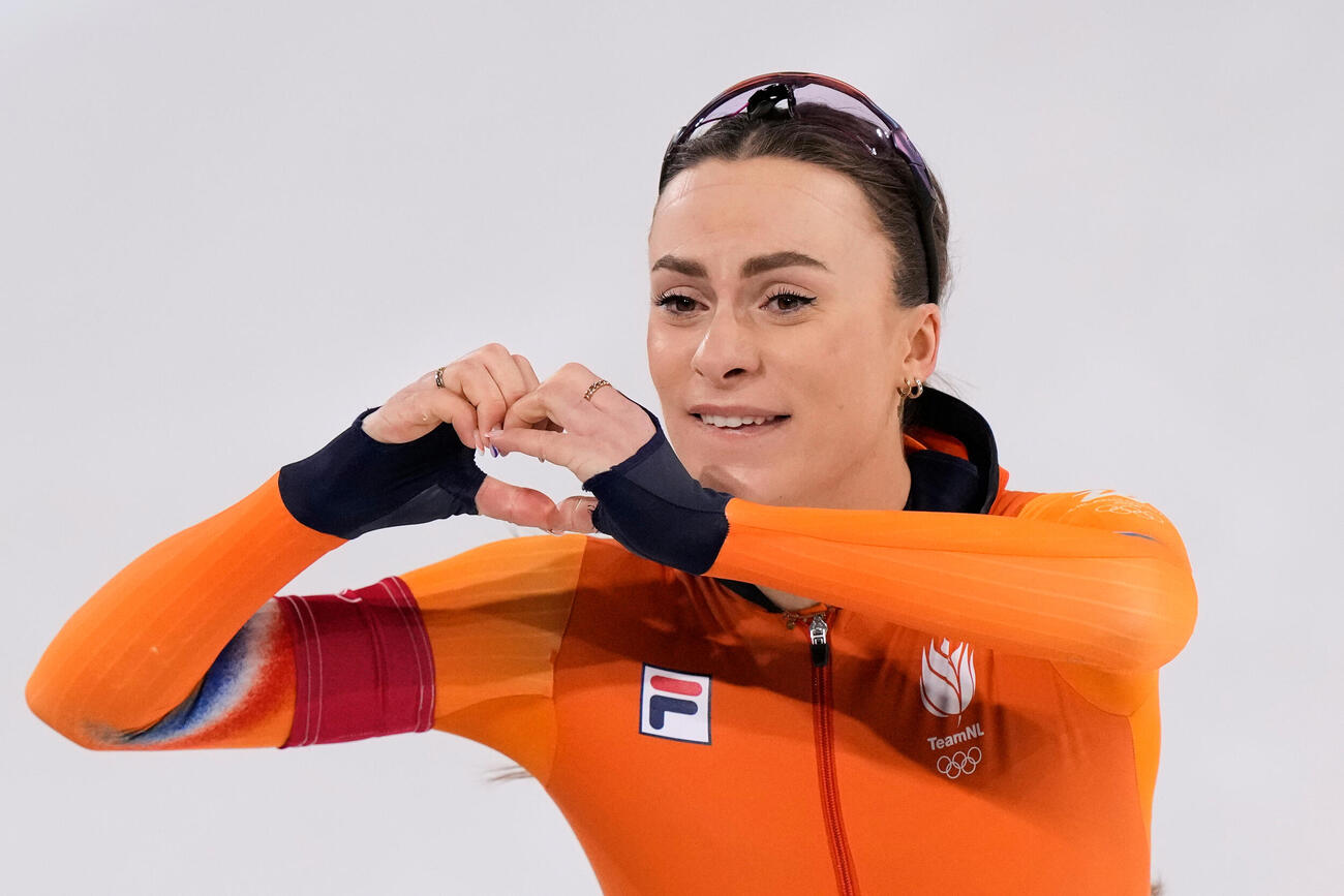 スピードスケート女子500メートルで金メダルを獲得したオランダのフェムケ・コク（AP）