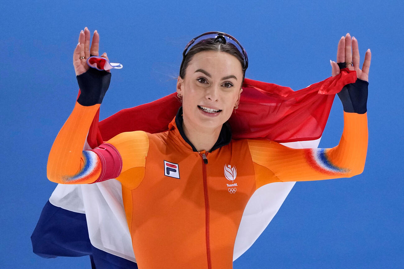スピードスケート女子500メートルで金メダルを獲得し、喜ぶオランダのフェムケ・コク（AP）