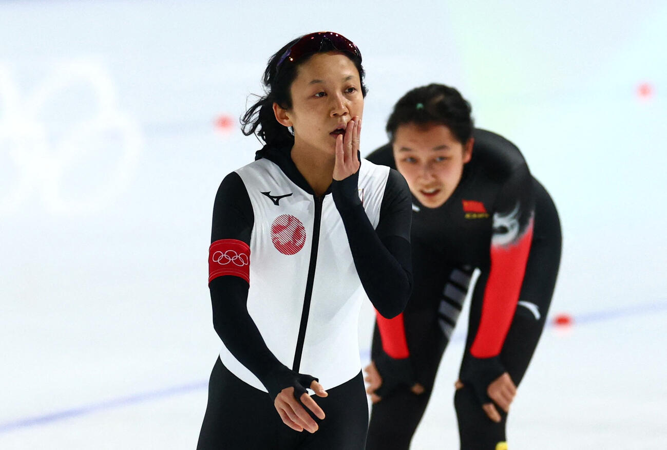 不可：スピードスケート女子500ｍ　37秒27の好タイムをマークした高木美帆。後方は中国の王婧紫仟（ロイター）