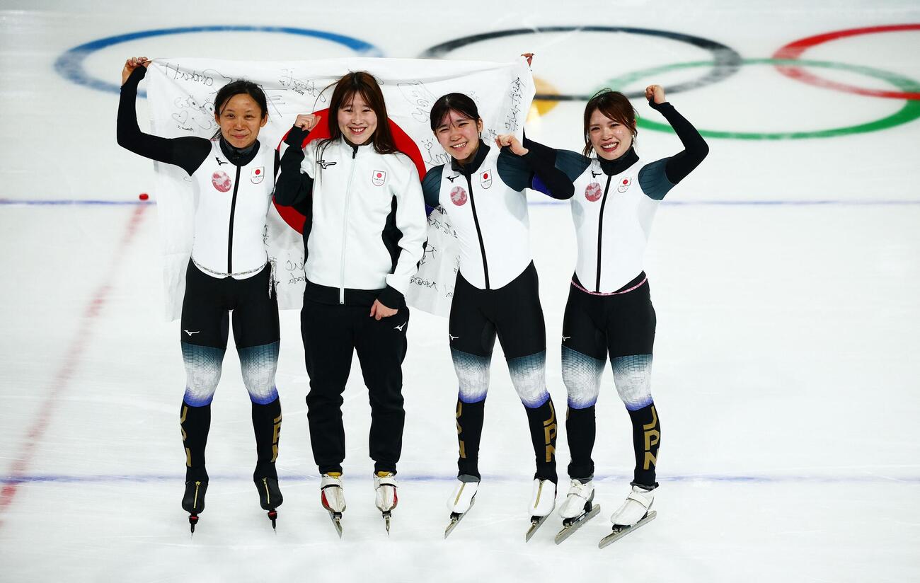 スピードスケート　女子団体パシュート　銅メダルを獲得した日本。左から高木美帆、堀川桃香、野明花菜、佐藤綾乃（ロイター）