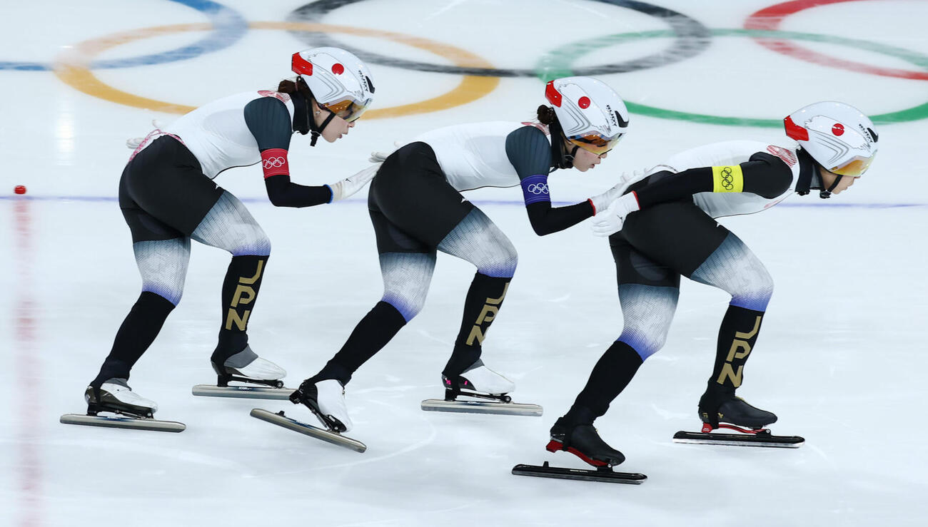 3位決定戦で滑走する日本チーム。右から高木、野明、佐藤（撮影・前田充）