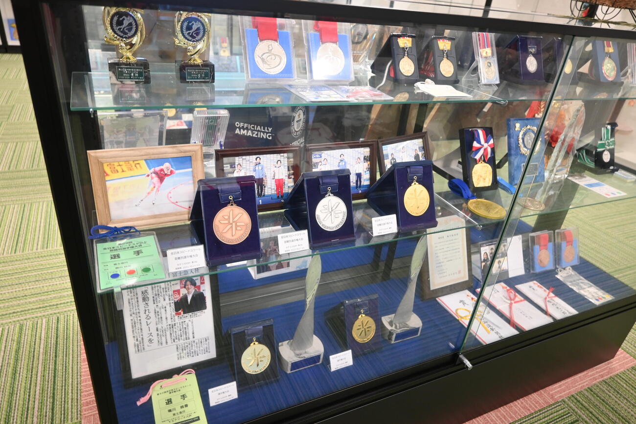実家の記念館には、堀川が獲得したメダルなどが展示されている（撮影・飯岡大暉）