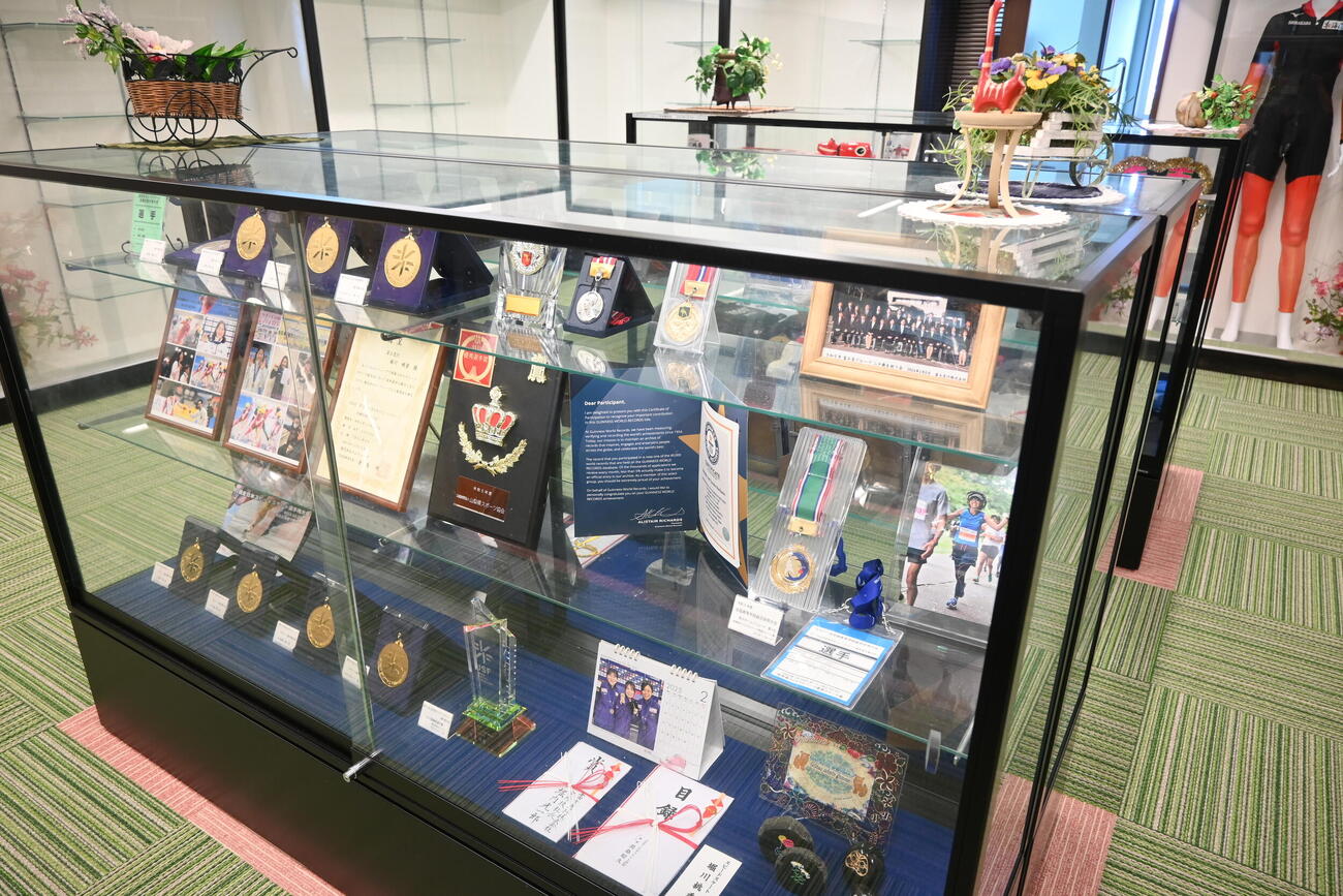 実家の記念館には、堀川が獲得したメダルなどが展示されている（撮影・飯岡大暉）
