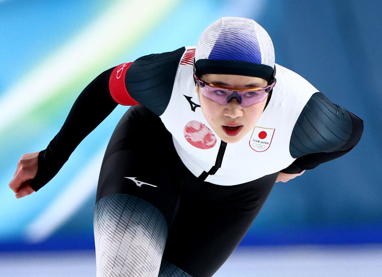 スピードスケート女子1500ｍ　滑走する堀川桃香（ロイター）