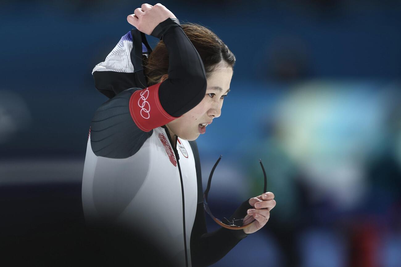 女子1500メートルで滑走を終え、厳しい表情を見せる堀川（撮影・前田充）