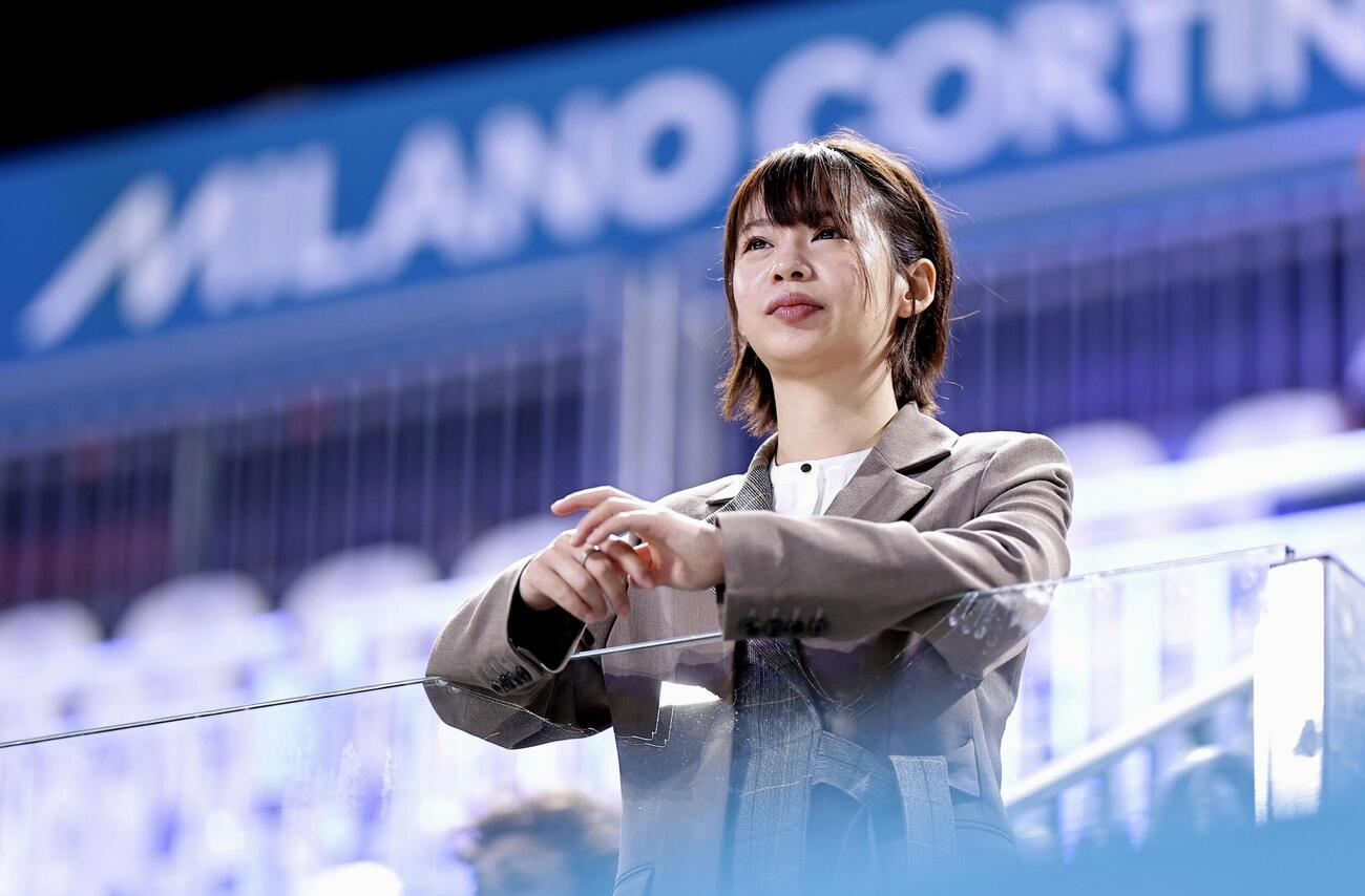 女子1500 メートル のレース会場に姿を見せた高木菜那さん（共同）