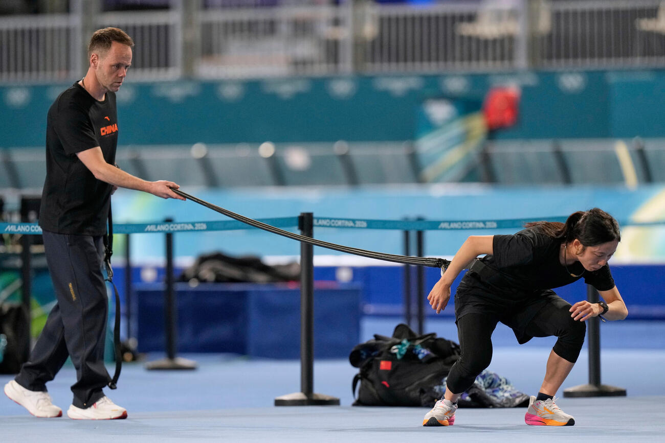 スピードスケート女子1500メートル　レース前に調整する高木美帆（AP）