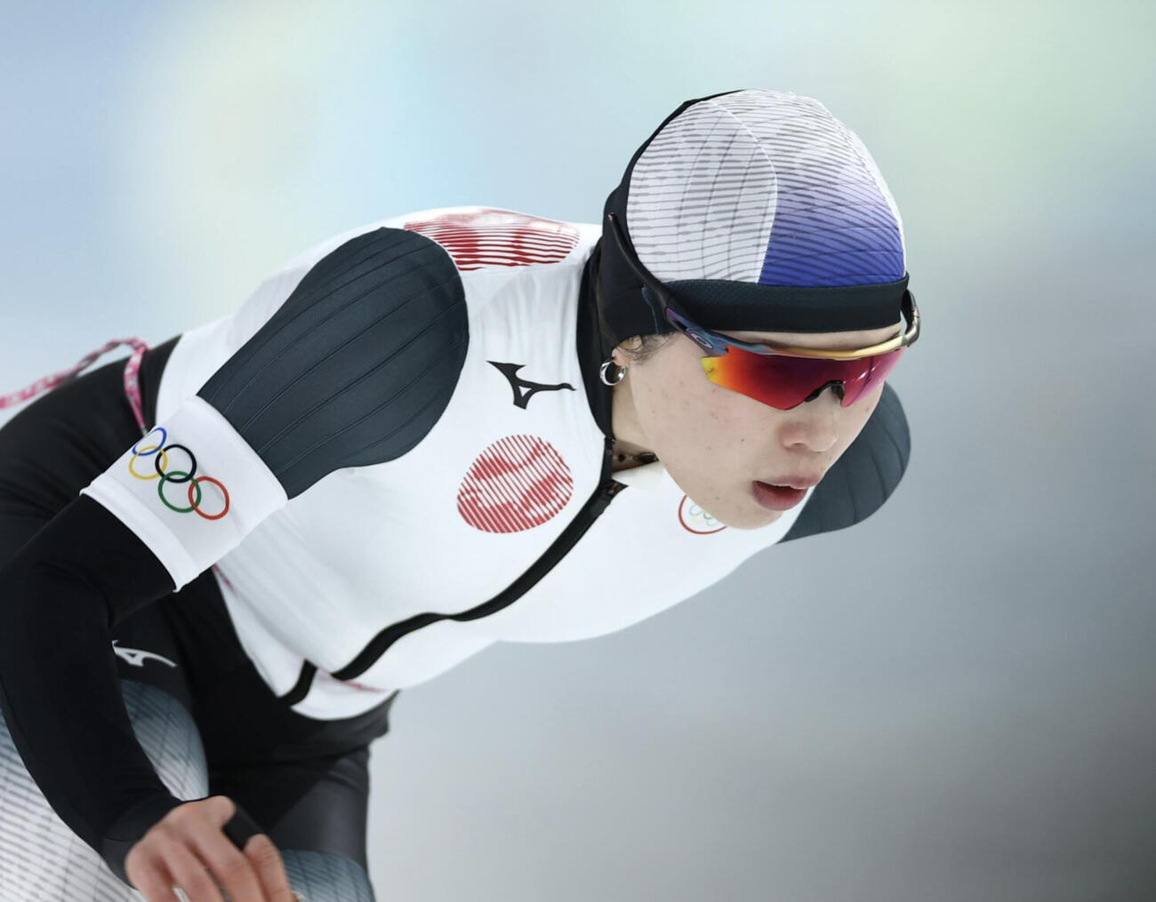 女子1500メートルで滑走する佐藤綾乃（2026年2月20日撮影）