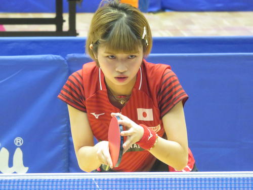 女子シングルス（知的障がい11）決勝トーナメント準決勝　集中して相手のサーブに備える古川佳奈美（撮影・小堀泰男）