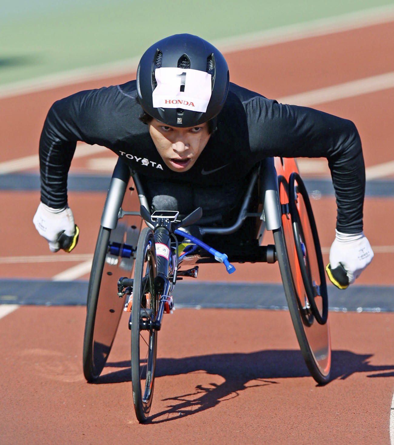 男子で優勝した鈴木朋樹（共同）