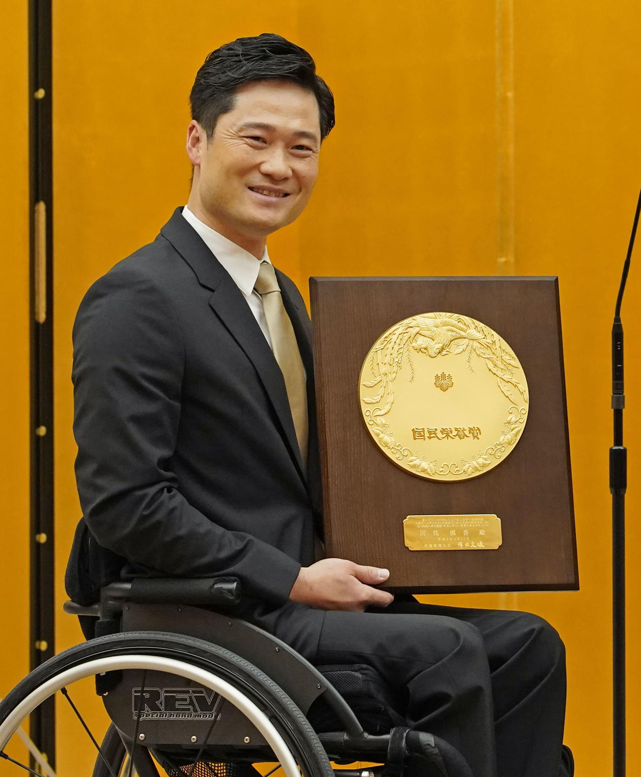 車いすテニスの国枝慎吾さん、国民栄誉賞表彰式出席「国民に夢と感動を与えた」岸田首相から称賛 - パラスポーツ写真ニュース : 日刊スポーツ