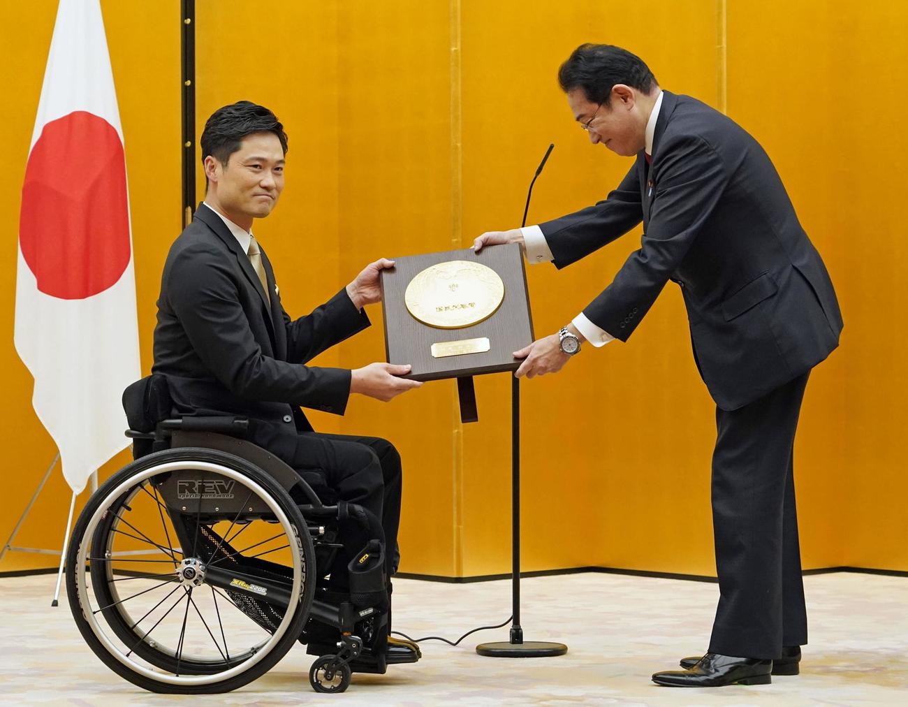 車いすテニスの国枝慎吾さん、国民栄誉賞表彰式出席「国民に夢と感動を与えた」岸田首相から称賛 - パラスポーツ写真ニュース : 日刊スポーツ