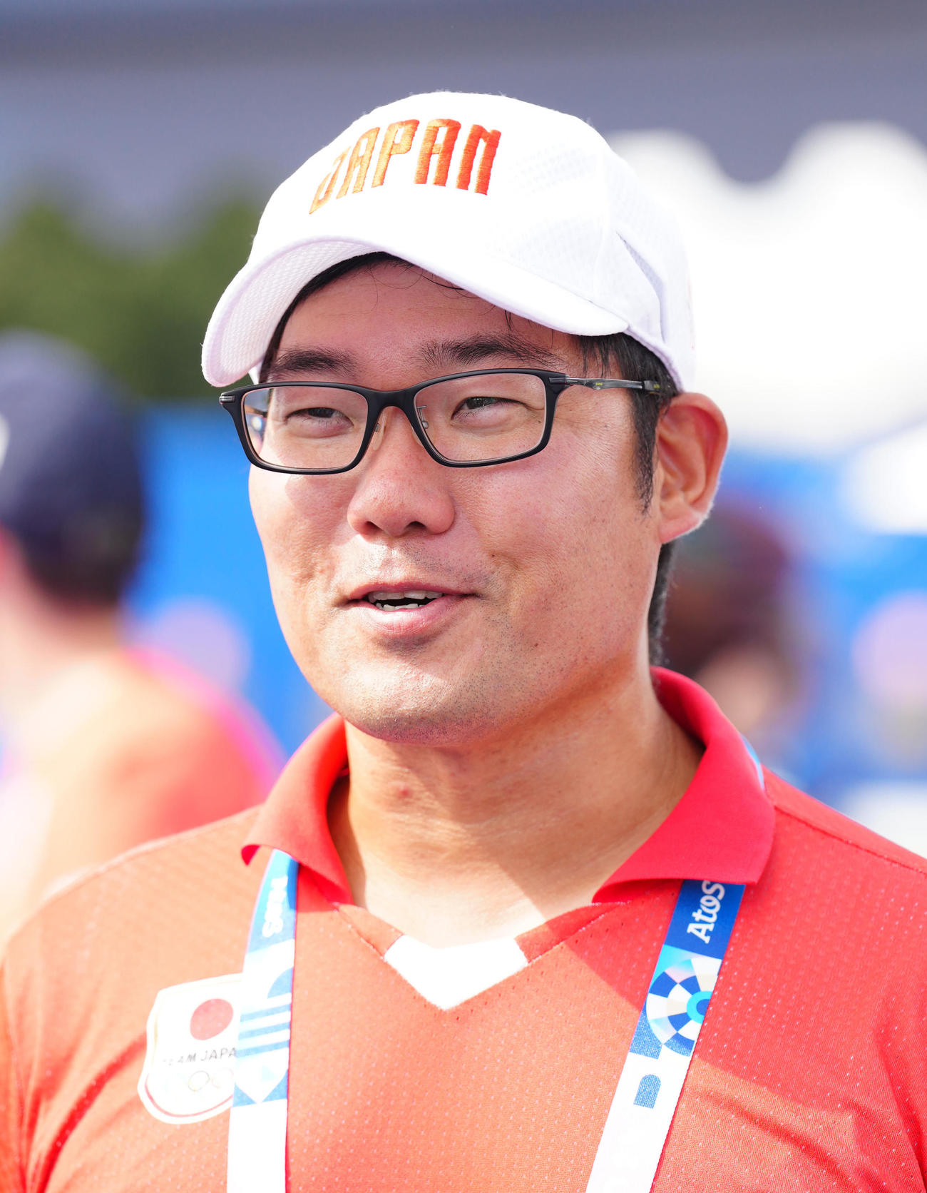 アーチェリー男子個人ランキングラウンド後、取材に応じる古川（撮影・江口和貴）