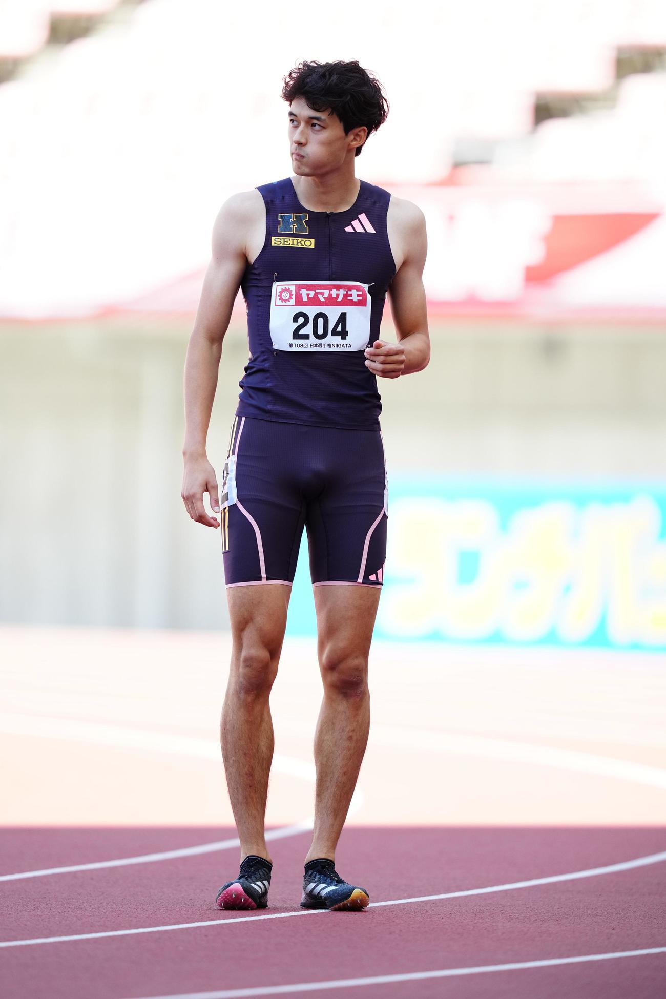 男子110メートル障害予選、ゴール後にさえない表情の豊田（撮影・垰建太）