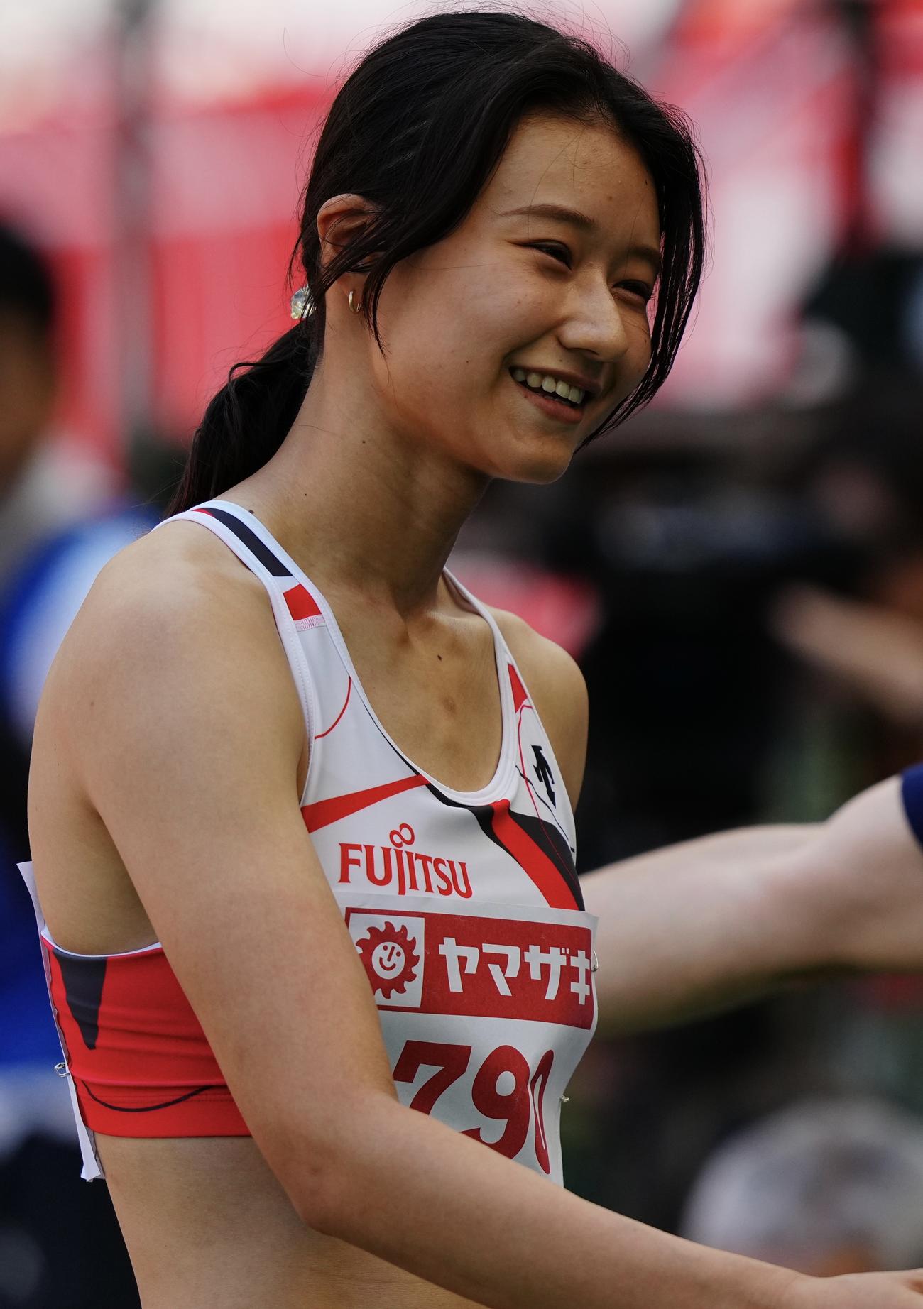 日本陸上選手権　女子100メートル障害予選、大会新記録で走り終え笑顔を見せる田中佑（撮影・垰建太）