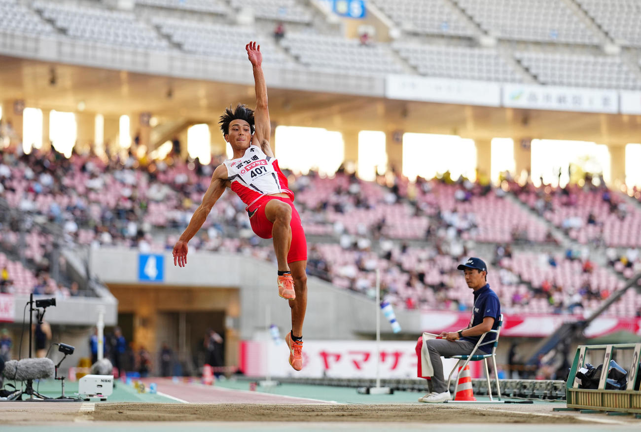 走幅跳決勝、橋岡の跳躍（撮影・垰建太）