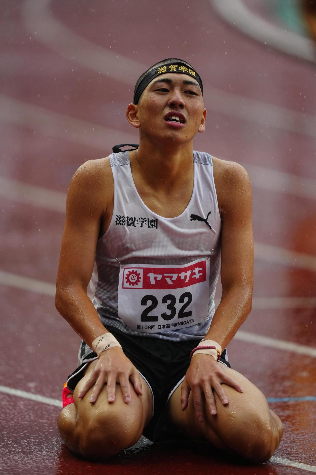 男子800メートル決勝　1位でゴールもさえない落合（撮影・垰建太）