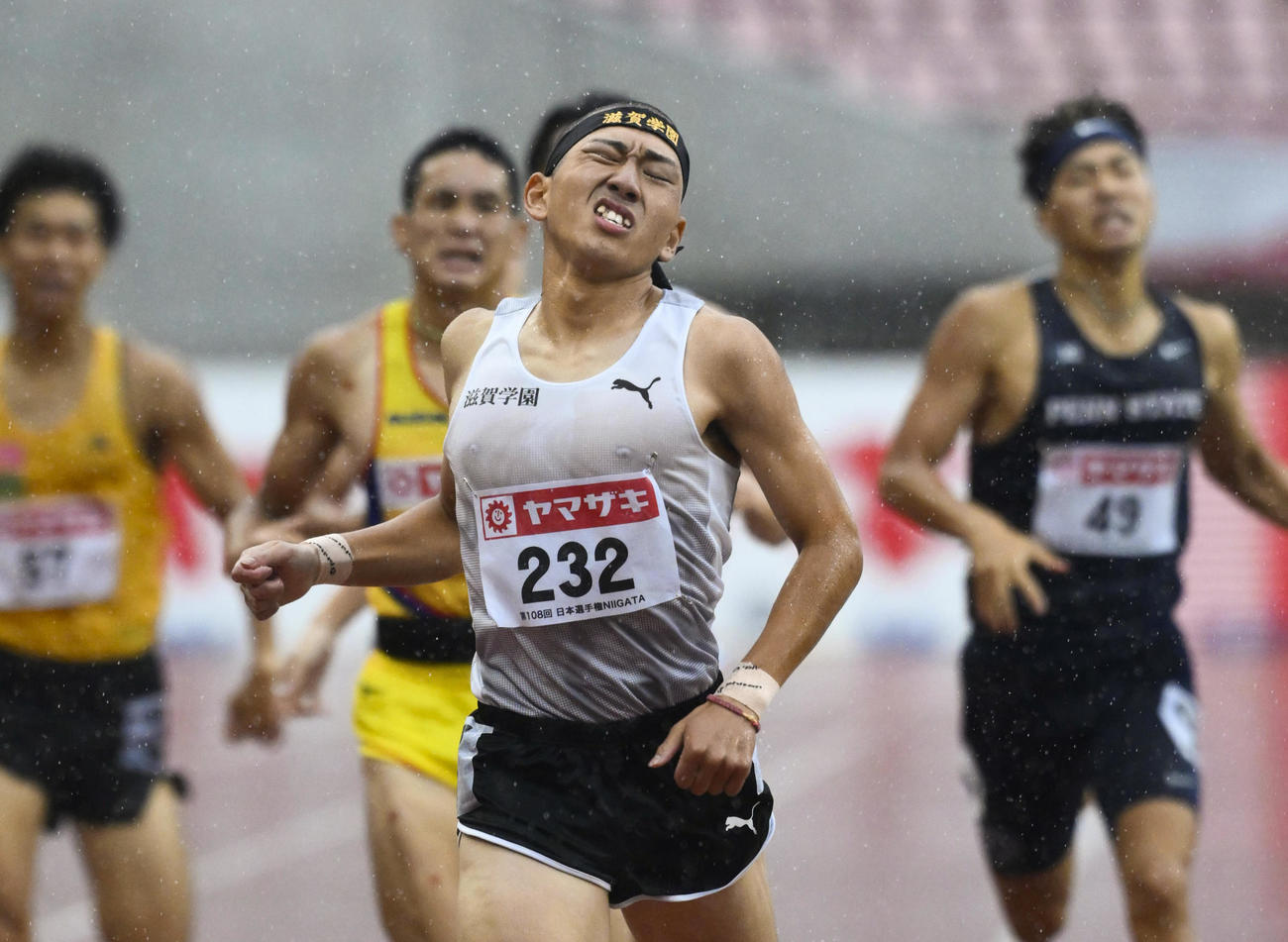 男子800メートル決勝　1分46秒56で優勝した落合晃（共同）