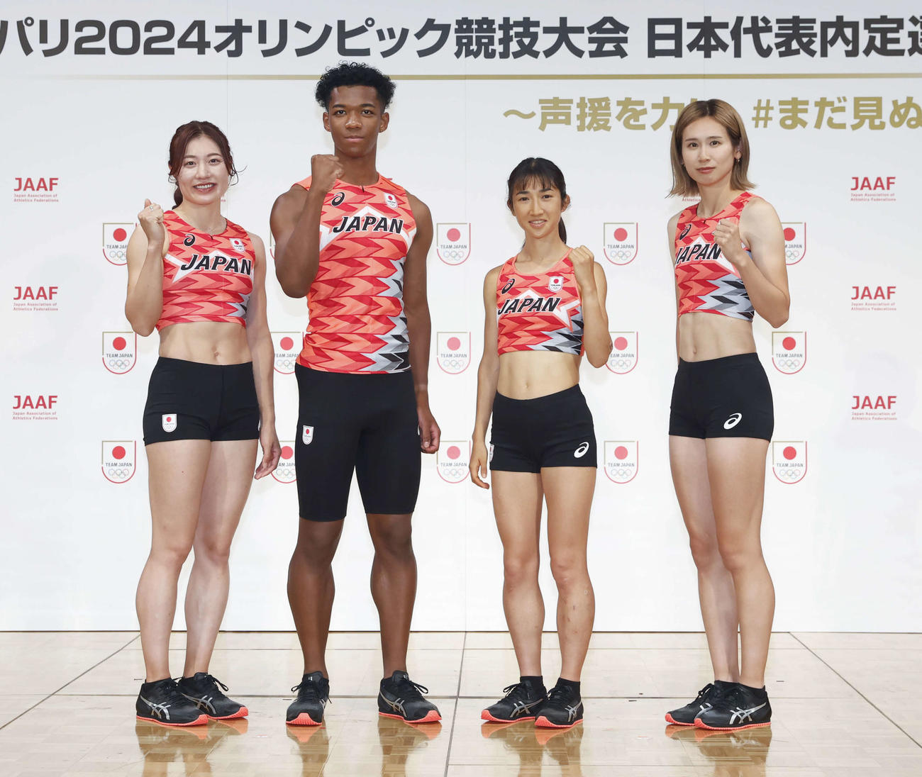 陸上パリ五輪代表日本代表内定選手会見に出席した、左から福部、村竹、田中、秦（フォート・キシモト／日本陸連）