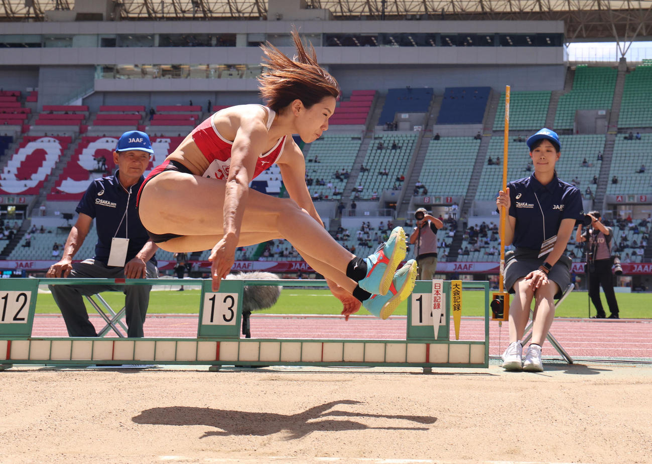 日本陸上競技選手権大会　女子三段跳びで優勝した森本麻里子（2023年6月3日）