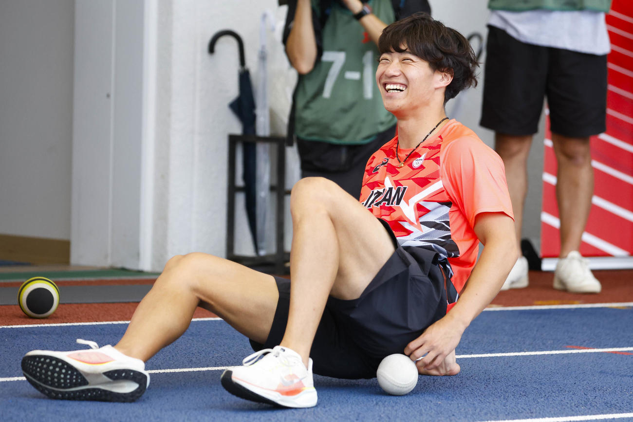パリ五輪陸上男子400メートルリレー代表合宿で笑顔を見せる坂井（日本陸連／フォート・キシモト提供）
