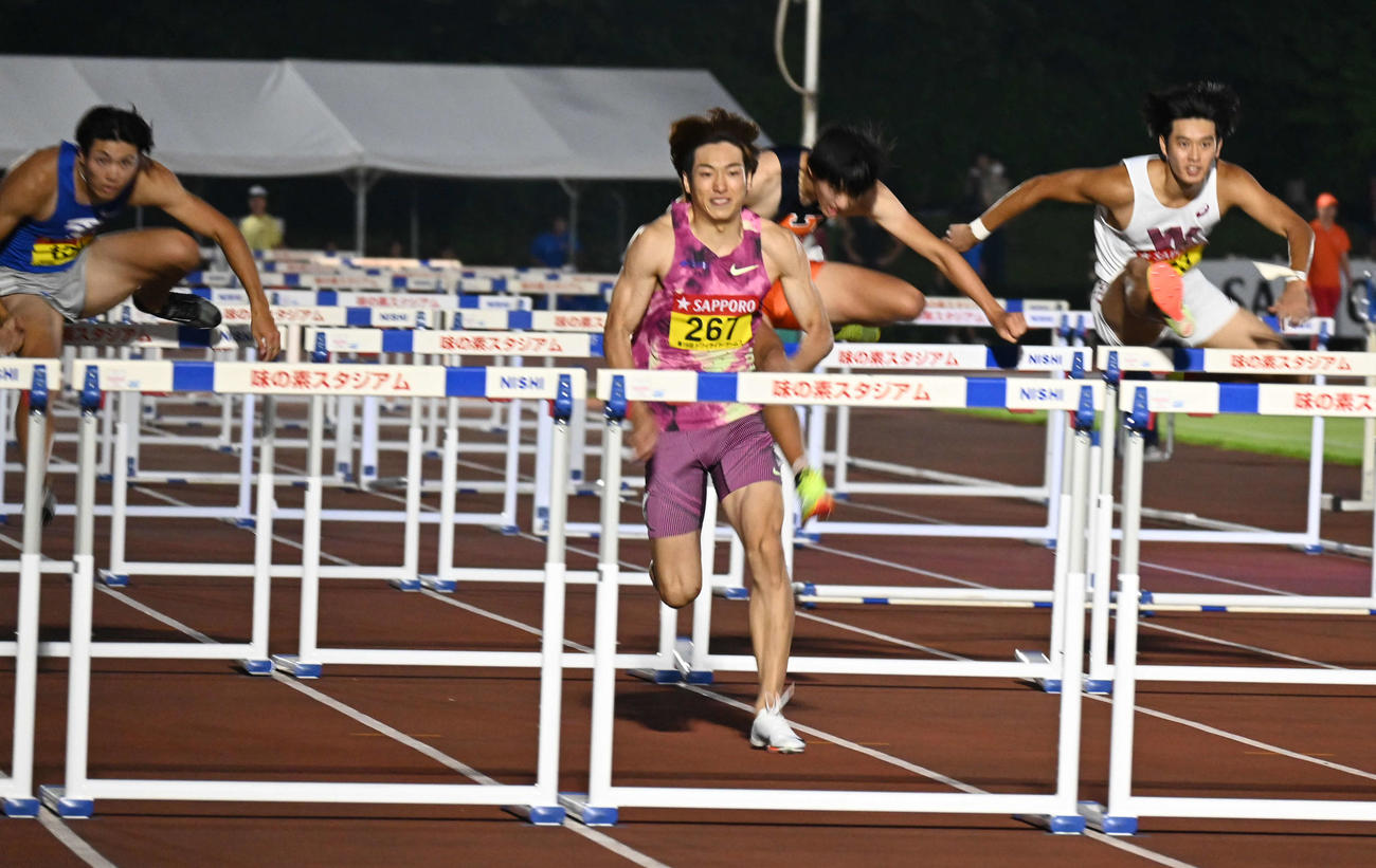 男子110メートル障害で優勝した泉谷（撮影・飯岡大暉）