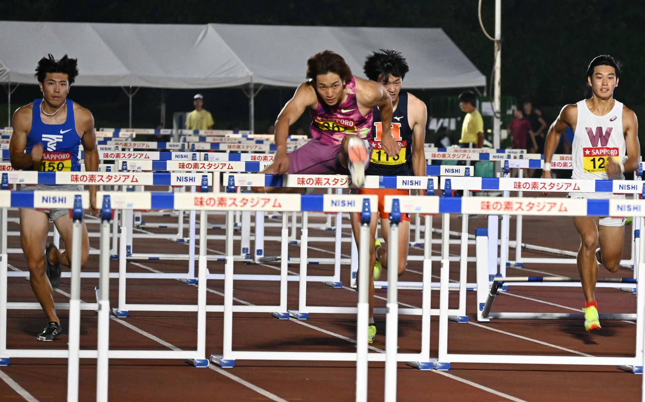 男子110メートル障害で優勝した泉谷（撮影・飯岡大暉）