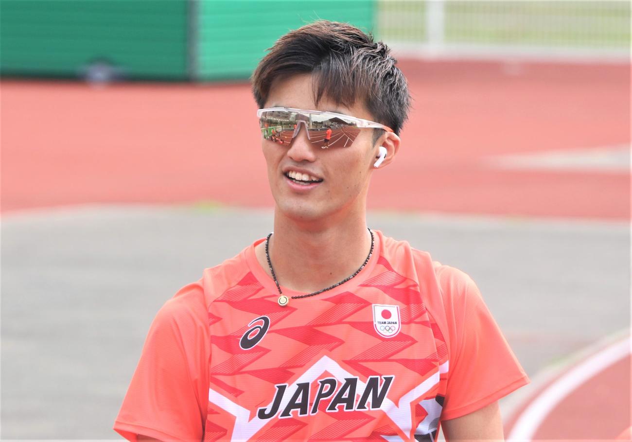 パリ五輪の事前合宿で笑顔を見せる陸上男子短距離の柳田（撮影・藤塚大輔）