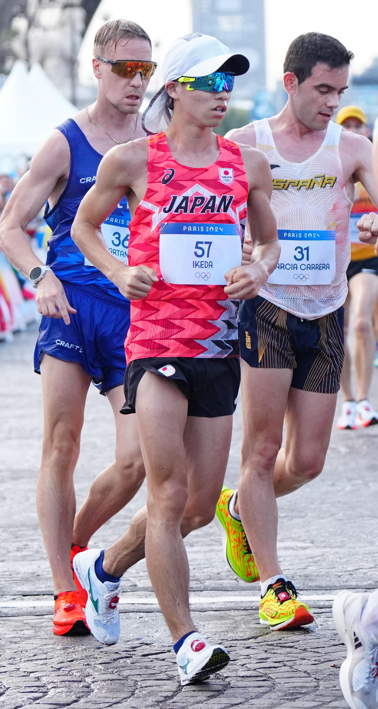 競歩男子でコースを周回する池田（撮影・江口和貴）