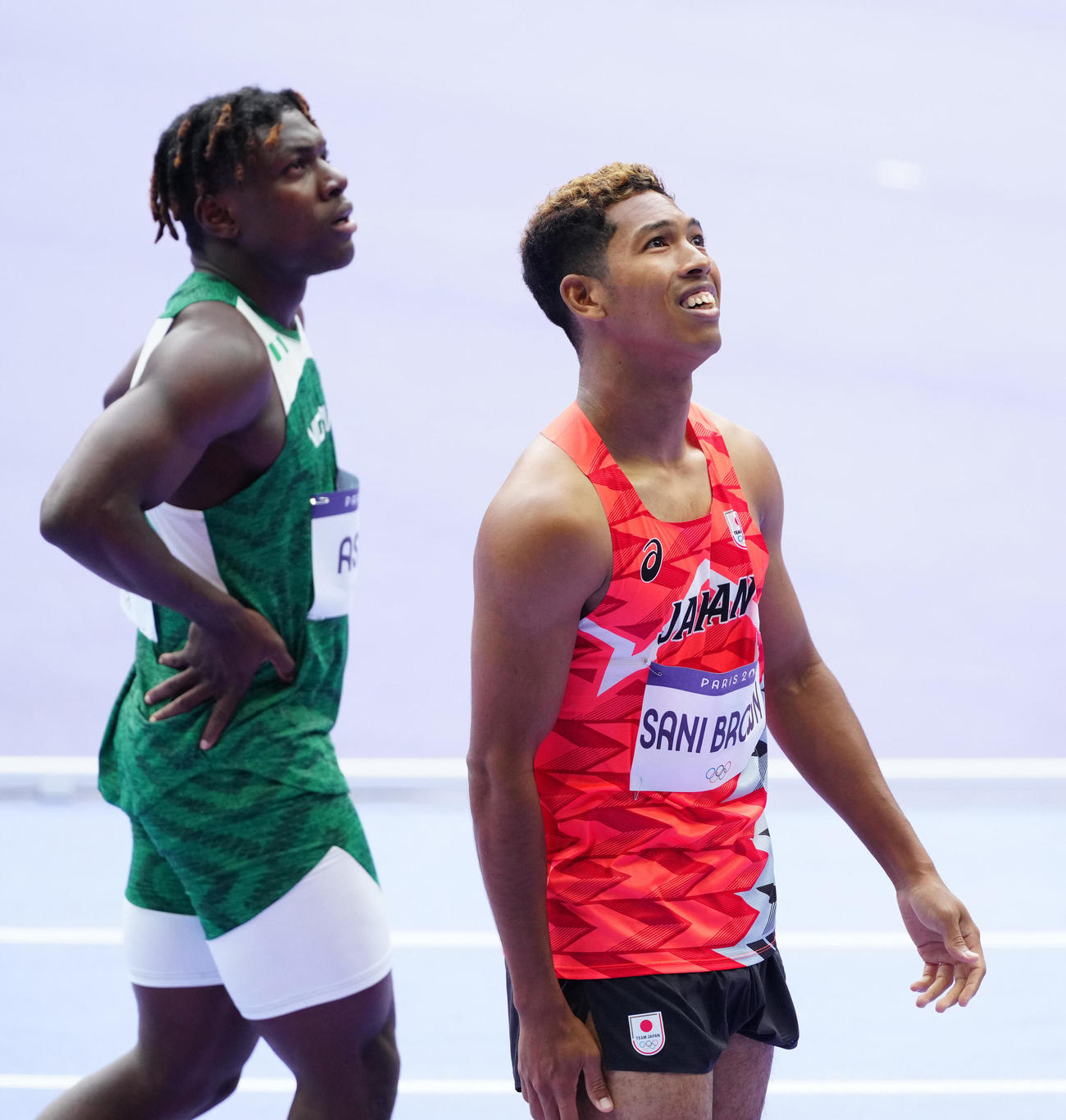 男子100メートル予選4組で2着となったサニブラウン（右）（撮影・江口和貴）