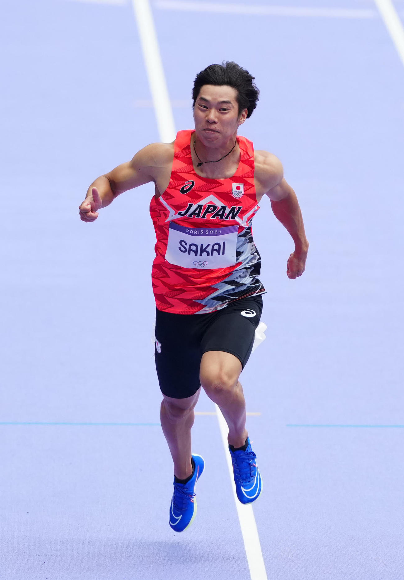 男子100メートル予選7組に臨む坂井（撮影・江口和貴）