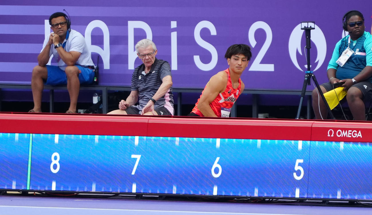 パリ五輪陸上の男子走り幅跳び予選で3回目の跳躍に臨んだ橋岡（撮影・江口和貴）