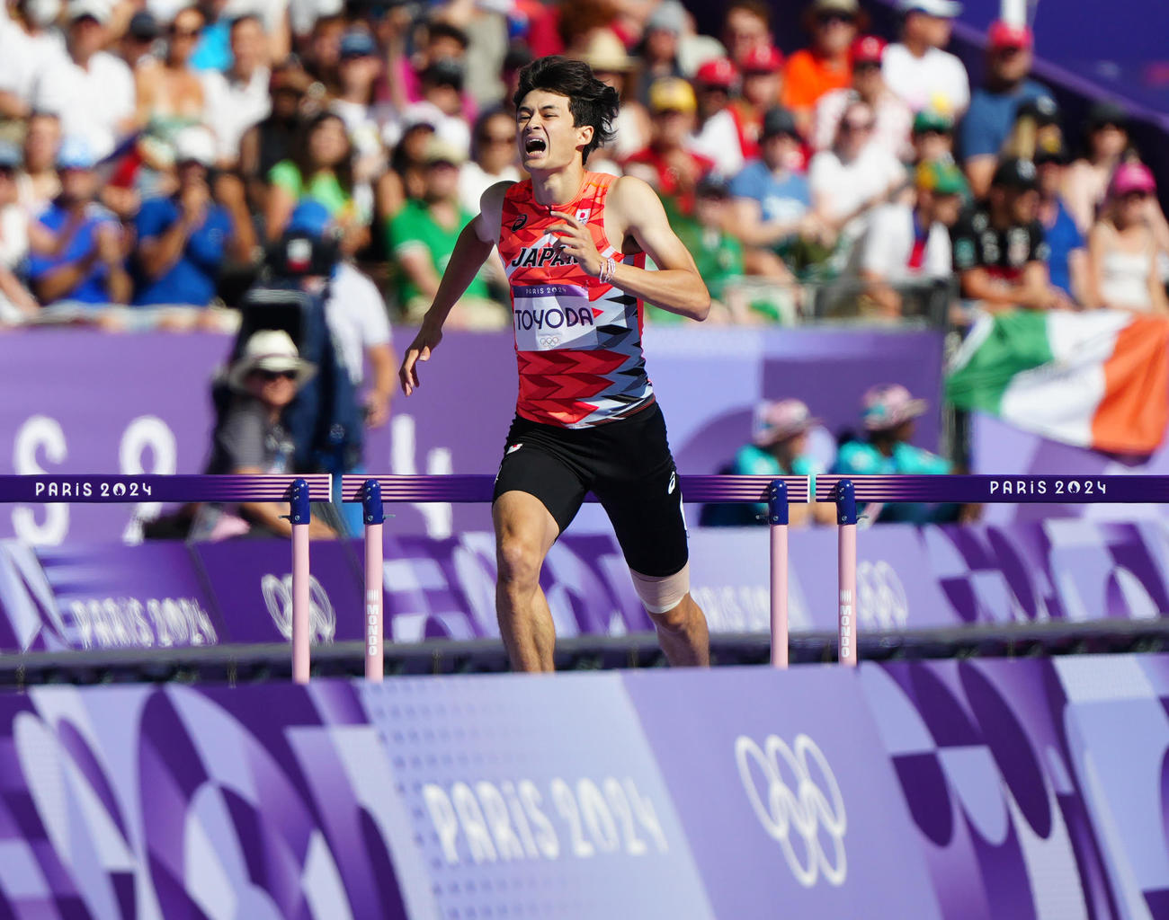 陸上男子400メートル障害予選5組、厳しい表情でフィニッシュに向かう豊田（撮影・江口和貴）