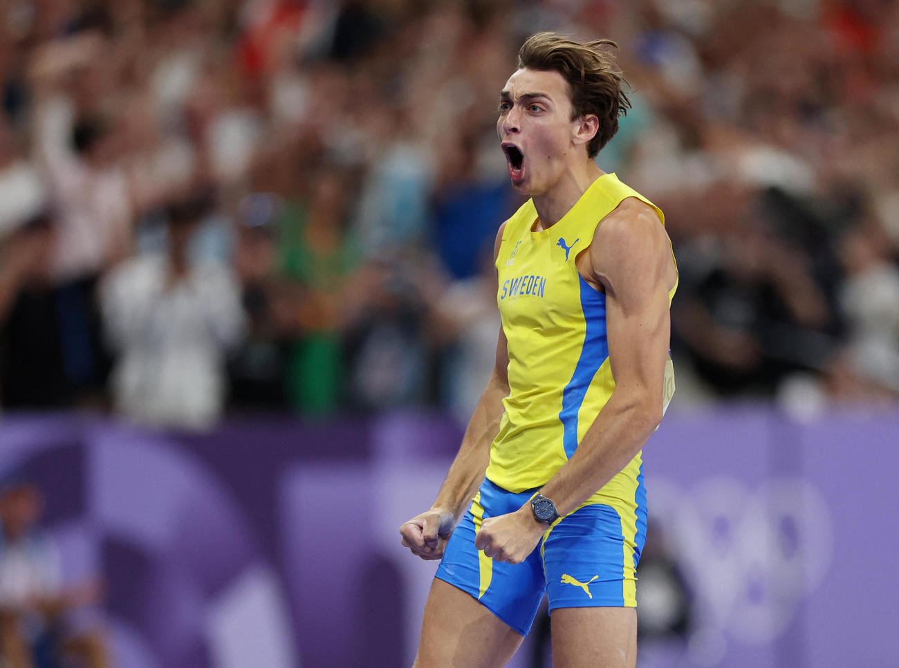陸上男子棒高跳び決勝、世界新となる6メートル25センチを成功させた、スウェーデンのデュプランティス（ロイター）