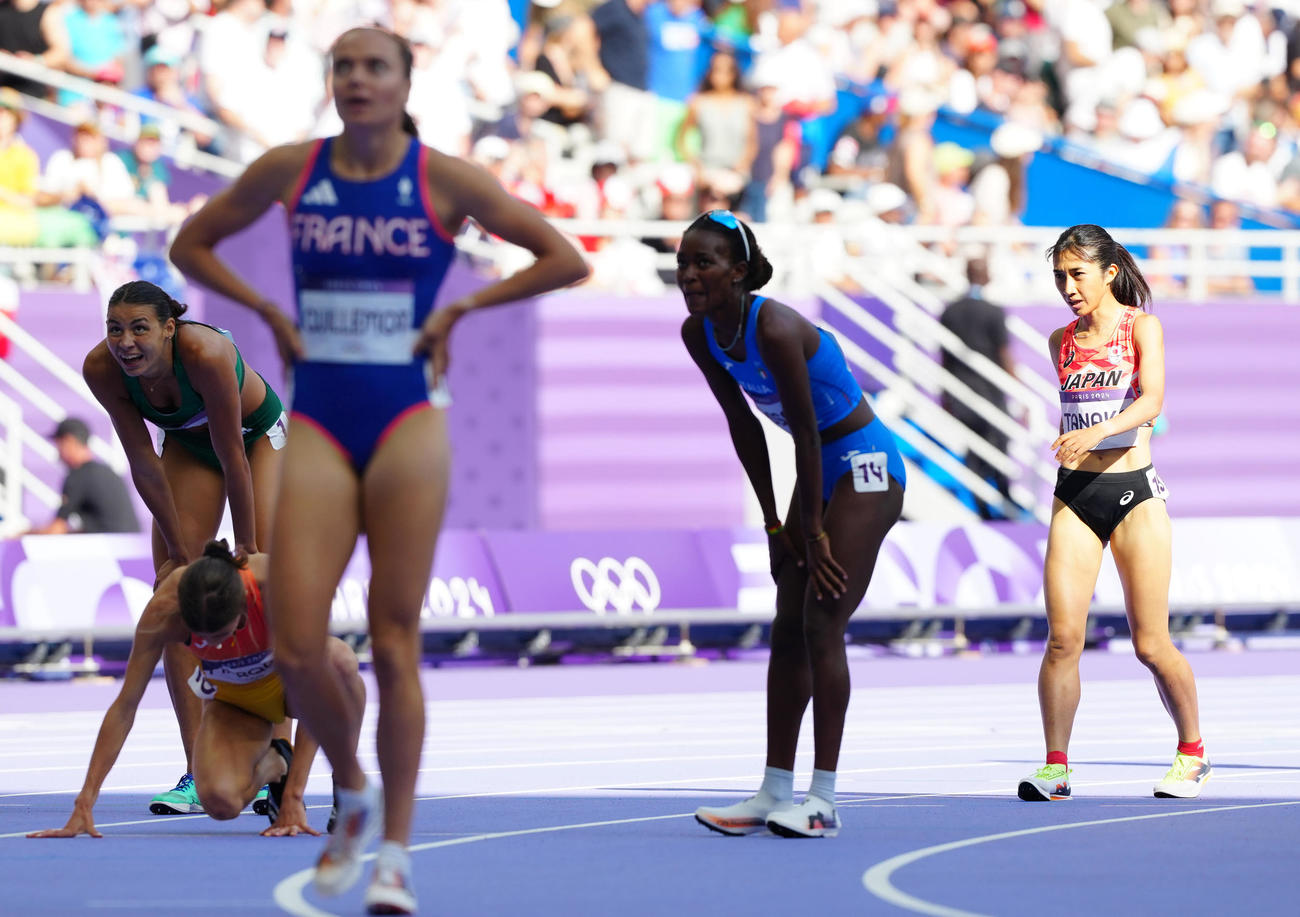 陸上の女子1500メートル予選1組で11着となった田中（右端）（撮影・江口和貴）